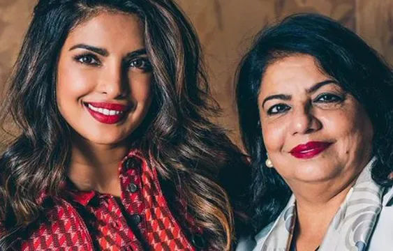 प्रियंका चोपड़ा की माँ मधु चोपड़ा ने डांस कर रिसेप्शन पार्टी में लगाए चार चाँद