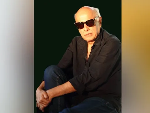 मुझे आश्चर्य नहीं होगा, कि क्या कुछ नए गेम के साथ भट्ट वापस आएंगे। आखिरकार, उनकी नई फिल्म ‘सड़क 2’ 28 अगस्त को ओटीटी प्लेटफाॅर्म पर रिलीज होने वाली है