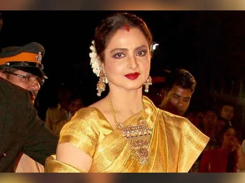 रेखा ने कोरोना टेस्ट कराने से किया इनकार, घर को भी सैनेटाइज नहीं होने दिया