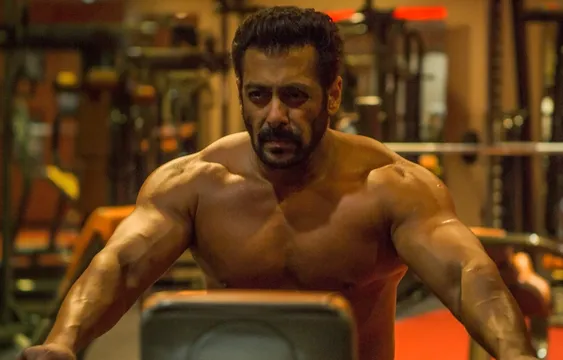 सलमान खान ने वर्कआउट करते हुए शेयर की वीडियों, लिखा- 'JUST BE STRONG'