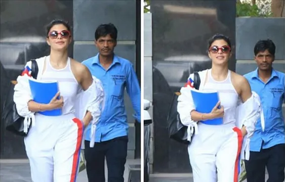 व्हाइट ट्रेक सूट में जैकलीन फर्नांडिस का SWAG लुक हा वायरल , देखें तस्वीरें