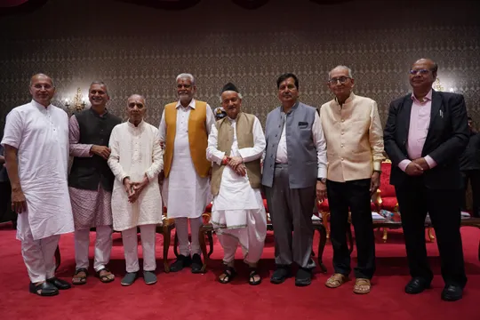 मुंबई में समस्त महाजन द्वारा अब अस्वस्थ–जख्मी मूक जीवो को मिलेगी तुरंत चिकित्सा सेवा, माननीय गवर्नर श्री भगत सिंह कोश्यारी जी ने 11 एम्बुलेंस को दिखाई ग्रीन झंडी