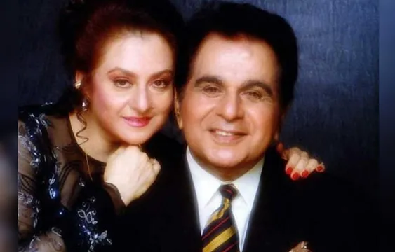 सायरा बानो ने शादी की सालगिरह पर दिलीप कुमार संग शेयर की पुरानी तस्वीर, कहा- मेरे सपनों के राजकुमार