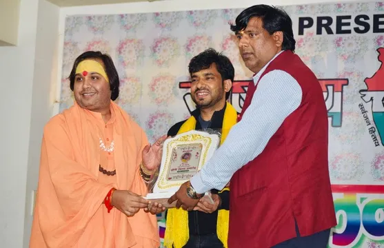 Raj Mahajan दिल्ली इंटरनेशनल स्कूल में होली मिलन समारोह में सेलिब्रिटी गेस्ट के रूप में नजर आए