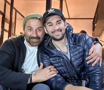 Sunny Deol और Karan Deolने मनाली में Apne 2 के लिए फाइनल स्क्रिप्ट रीडिंग शुरू की, फिल्म जल्द ही फ्लोर पर जाएगी.