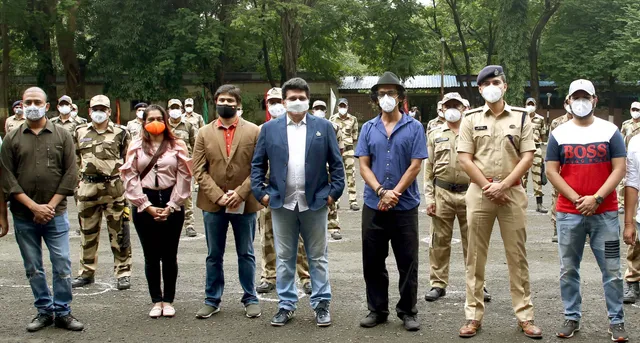 डॉ अब्दुल रहमान वनू ने CISF को वितरित किये N-95 फेस मास्क, सुनील ग्रोवर ने दिया समर्थन