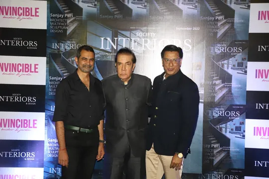 भारत की नंबर 1 वास्तुकला और डिजाइन पत्रिका "सोसाइटी इंटीरियर्स एंड डिज़ाइन" के सितंबर अंक के कवर का अनावरण निर्देशक मधुर भंडारकर के हाथों से हुआ