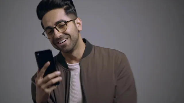 भला बताइए, आयुष्मान खुराना कियोस्क पर क्या कर रहे हैं? अनुमान नहीं लगा सके?