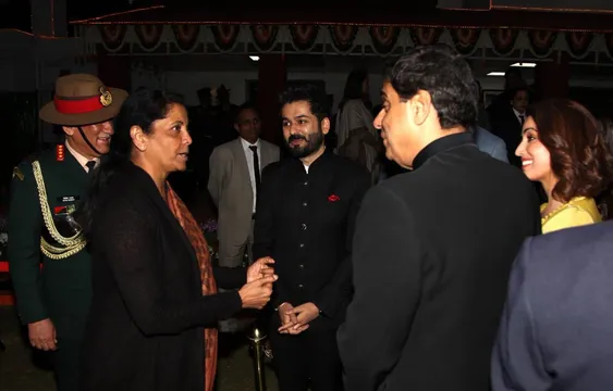 आर्मी डे पर रक्षा मंत्री निर्मला सीतारमण ने ‘उरी: द सर्जिकल स्ट्राइक’ की टीम से की खास मुलाकात