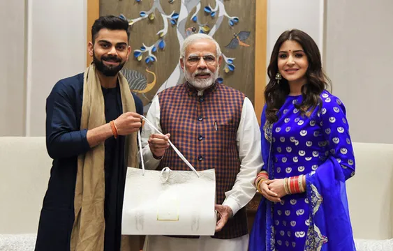 पीएम नरेंद्र मोदी को रिसेप्शन का न्योता देने पहुंचे विरुष्का