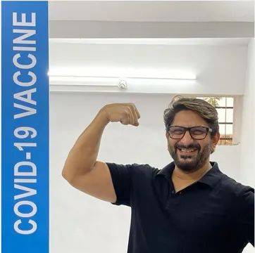 Arshad Warshi ने लगवाई कोरोना वैक्सीन, कहा-"वैक्सीन लगाओ, इम्यूनिटी बढ़ाओ"