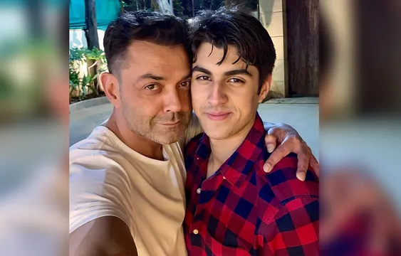 बॉबी देओल ने अपने बेटे के साथ शेयर की फोटो, लिखा इमोशनल कैप्शन