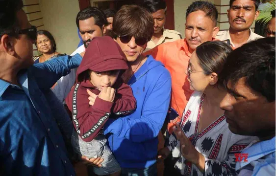 जानिए क्यों बेटे अबराम को साथ लेकर वोटिंग के लिए गए शाहरुख खान ?