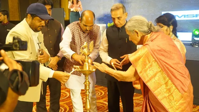 महान हस्तियां Karmaveer Award से हुए सम्मानित हर क्षेत्र के नामी लोग हुए शामिल