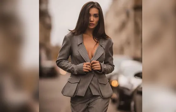 एमी जैक्सन ने शेयर की बोल्ड तस्वीर , कई यूजर्स ने किया ट्रोल