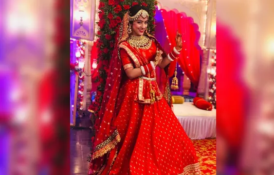 ब्राइडल लुक में दीपिका सिंह ने करवाया  फोटोशूट , यू मुस्कुराते हुए दिए पोज