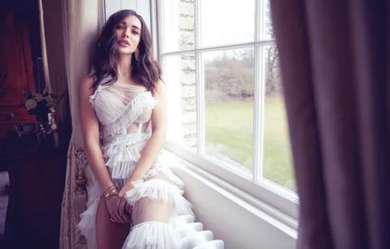 नेट ड्रेस पहन एमी जैक्सन ने करवाया ब्राइडल स्टाइल फोटोशूट, ग्लैमरस लुक सेक्सी अंदाज