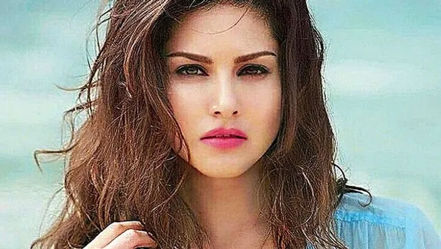 सनी लियोनी ने शेयर किया अपना डांस वीडियो तो यूजर्स ने कहा, सेक्सी