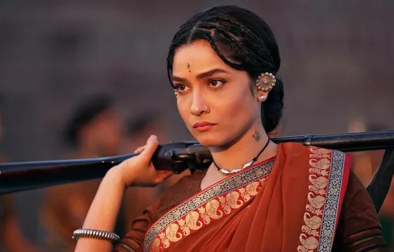 ‘मणिकर्णिका’ के सेट से झलकारी बाई के रूप में सामने आया अंकिता लोखंडे का नया लुक