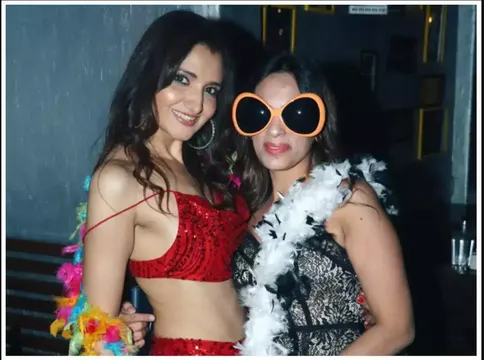 शादी शुदा महिलाओं की बैचलर पार्टी- "हसबेंड नॉट अलाउड!'