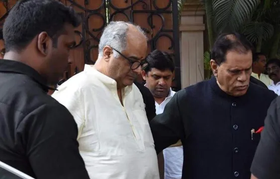 श्रीदेवी की पहली पुण्यतिथि पर चेन्नई पहुंचा कपूर परिवार, पूजा में भावुक हुए बोनी कपूर