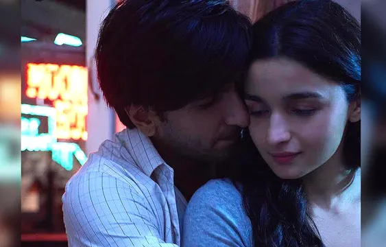 ‘गली बॉय’ के ट्रेलर से पहले सामने आए दो और टीजर, दिखा आलिया-रणवीर का रोमांस