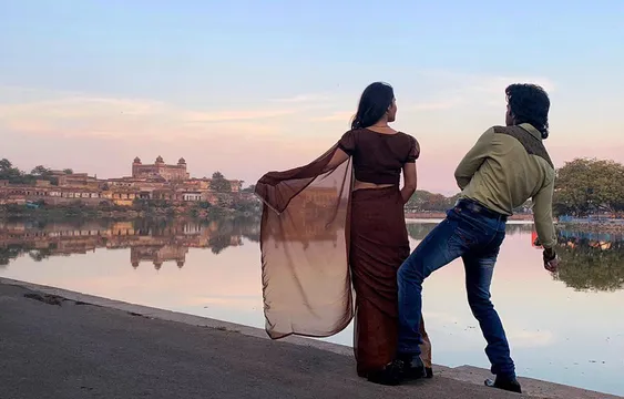 राजकुमार राव ने शेयर किया अपनी नई फिल्म का फर्स्ट लुक, ‘दंगल गर्ल’ के साथ डांस स्टेप करते आए नज़र