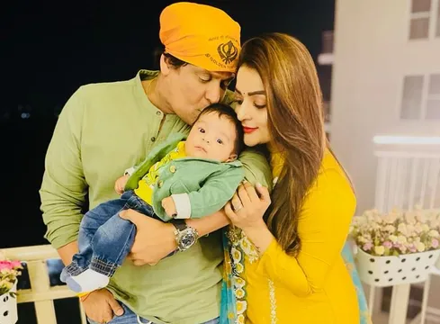 एक्टर रांझा विक्रम सिंह और  एक्ट्रेस सिमरन ने एक खूबसूरत नामकरण समारोह में अपने बेटे का नाम शौर्यवीर रखा