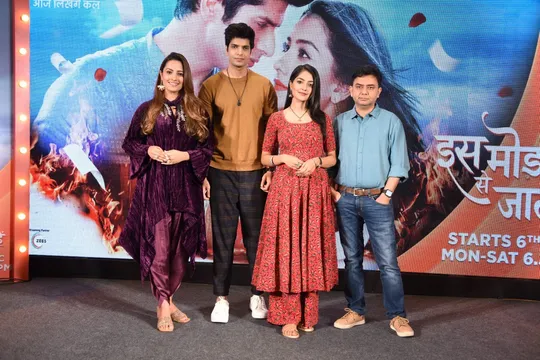 जब एक लड़की, लड़के से निकल जाए दो कदम आगे...