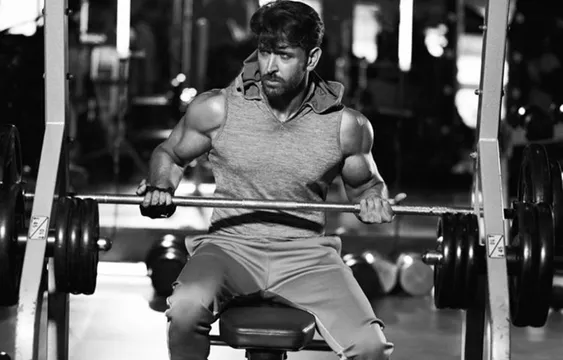 ऋतिक रोशन पर लगा धोखाधड़ी का आरोप, हैदराबाद पुलिस में शिकायत दर्ज