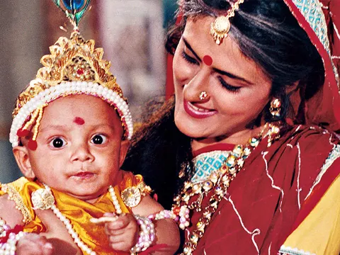 किसी बॉलीवुड एक्ट्रेस से कम नहीं हैं श्री कृष्णा सीरियल की यशोदा मैय्या...अब साउथ इंडस्ट्री में कर रही हैं ये काम