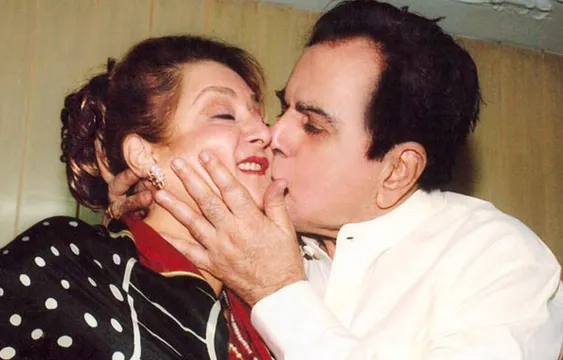 बर्थडे स्पेशल: 22 साल बड़े दिलीप कुमार से बेइंतेहा मोहब्बत करती हैं सायरा बानो, इस वजह से नहीं बन सकी मां