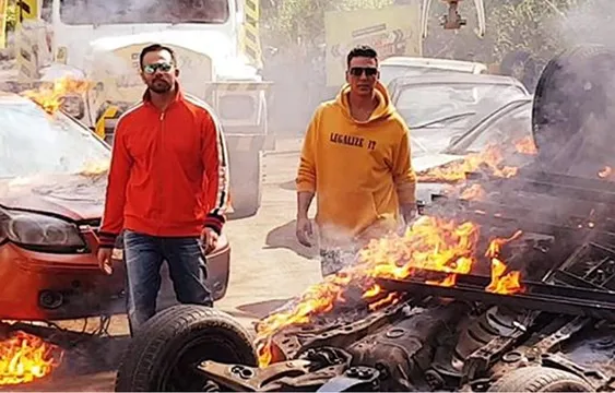 क्या वेब सीरीज़ करने के लिए अक्षय कुमार ले रहे हैं 90 करोड़ ?