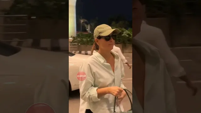 Kareena Kapoor Was spotted At The Mumbai Airport #kareenakapoorkhan