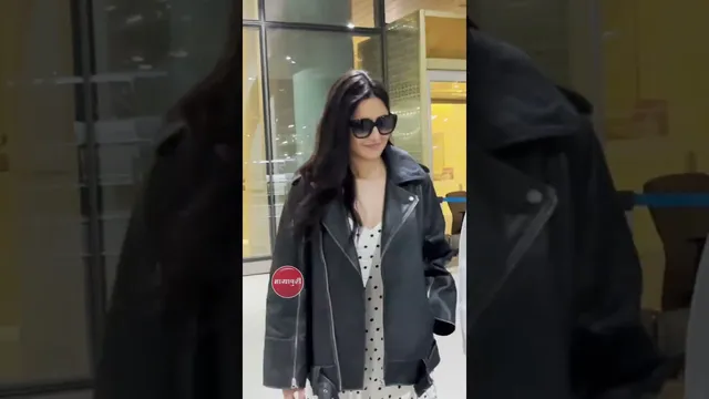 Katrina Kaif with sister spotted at airport 💃✈️🤩 #katrinakaif