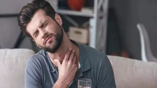 గొంతులో ఏదైనా ఇరుక్కుందా..అయితే కంగారు పడొద్దు..ఇలా చేయండి చాలు!