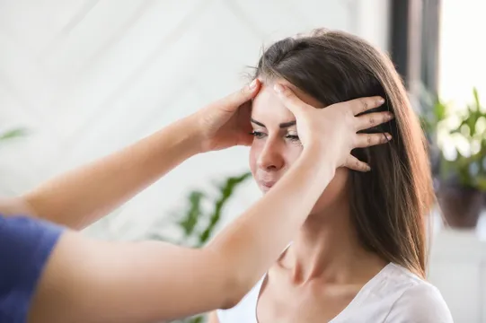 Migraine: వేడి నీటిలో పాదాలు ఉంచితే మైగ్రేన్ పోతుందా?