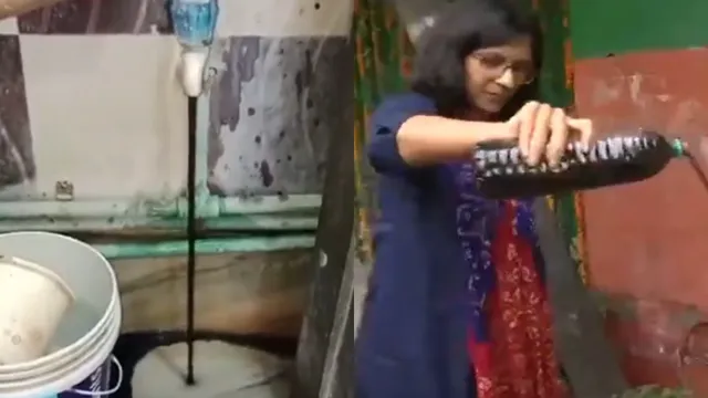 ఢిల్లీలో తీవ్ర కాలుష్యం.. కలుషిత వాటర్ బాటిల్‌తో ఎంపీ నిరసన