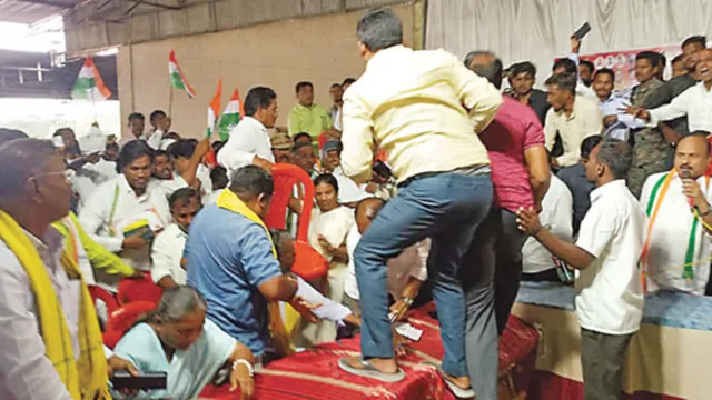 BREAKING: కొట్టుకున్న కాంగ్రెస్ నేతలు!