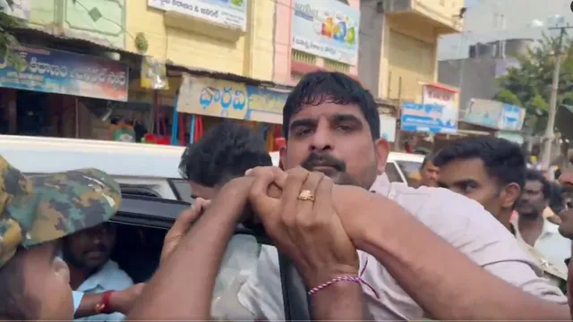 BREAKING: కన్నీళ్లు పెట్టుకున్న ఎమ్మెల్యే కౌశిక్ రెడ్డి!