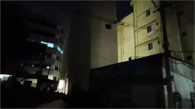 Hyderabad:  గచ్చిబౌలీలో పక్కకు ఒరిగిన ఐదంతస్తుల భవనం