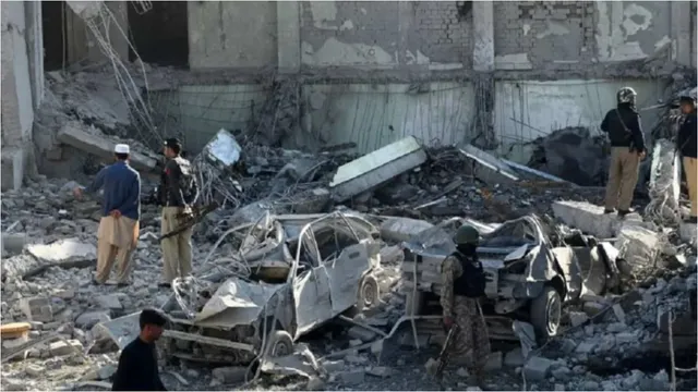 Pakistan: బస్సు మీద ఉగ్రవాదుల దాడి..50 మంది మృతి