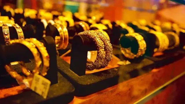 Gold and Silver:  మళ్ళీ పరుగులు తీస్తున్న బంగారం, వెండి ధరలు...