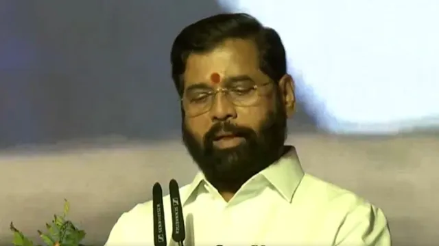 డిప్యూటీ సీఎం ప్రమాణ స్వీకారంలో శిండే సొంత ప్రసంగం..షాక్ అయిన నేతలు