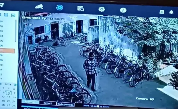 హెడ్‌ మాస్టర్‌ను హత్య చేసిన ఉపాధ్యాయులు !