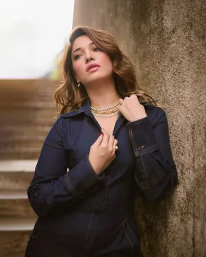 టైట్ డ్రెస్ లో హాట్ హాట్ గా.. మిల్కీబ్యూటీ ఫొటోలు చూస్తే మైండ్ బ్లాకే