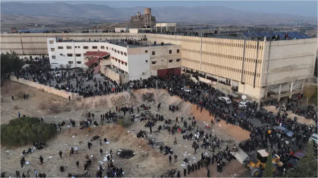 Syria: సైద్నాయలో సిరియా ప్రజల వెతుకులాట..దేని కోసం?