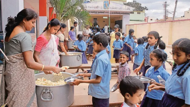 అప్పు చేసి పప్పుకూడు.. ప్రభుత్వ పాఠశాలల్లో దారుణ పరిస్థితి