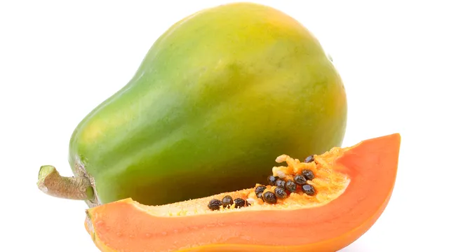 Papaya: శీతాకాలంలో ఈ పండు తింటే బరువు ఇట్టే తగ్గిపోతారు!