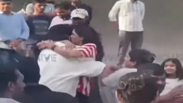 రాత్రంతా నిద్రపోని అల్లు అర్జున్ భార్య, పిల్లలు.. గంట గంటకు టెన్సన్ పడుతూ...
